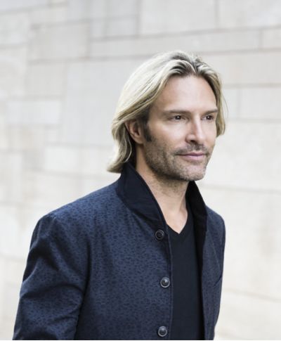 The Sacred Veil: Eric Whitacre Conducts